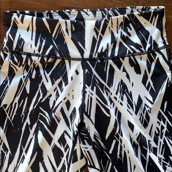 High-waisted Cropped Leggins - Picture 2 of 2